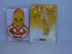 b★2003年チキンラーメン　チキラーズひよこちゃんチャームとタオルハンガー