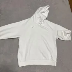 GUホワイト フード付き パーカー