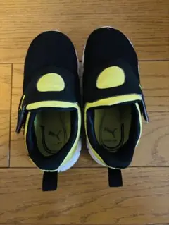 PUMA キッズ スリッポンシューズ 黒/黄