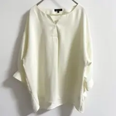 美品】INDIVI 微光沢サテンタックブラウス タック入り 白 40サイズ 