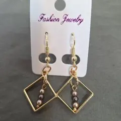 ハンドメイドダイヤモンド型 ゴールドピアス