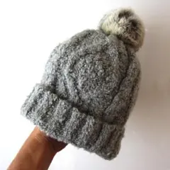 美品　ラビットボンボン付きニットキャップ　ビーニー