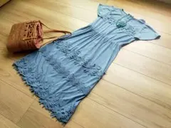 美品YUKI TORII ユキトリお洒落の夏のモチーフ付きワンピースブルー系のサムネイル