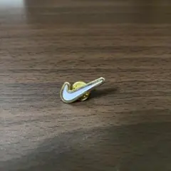 NIKE ピンバッジ