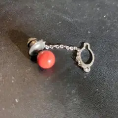 赤いボール型ネクタイピン
