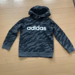 adidas 迷彩柄 フード付きパーカー 130