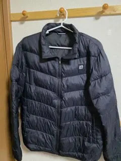 黒いダウンジャケット キルティングデザイン