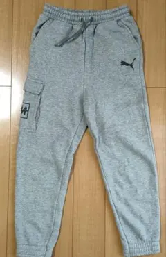 【美品】プーマ 　グレー　 スウェットパンツ140cm