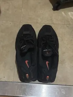 NIKE SHOX R4