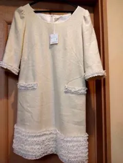 ★未使用★ユニバーサルミューズ　ウールワンピース七分袖 オフホワイトラメ混