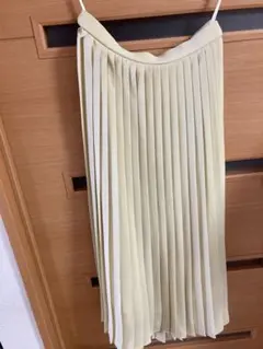 プリーツスカート