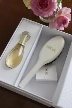 Dior オードトワレ & ヘアブラシ セット - メルカリ