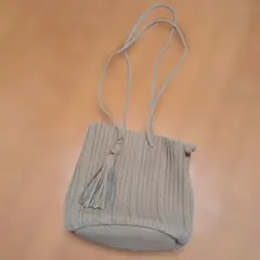 タッセル付きショルダーバック