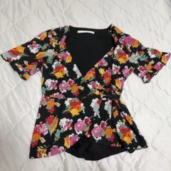 ZARA Trafaluc 花柄 ラップブラウス 半袖 XSのサムネイル