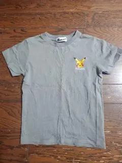 POCKET MONSTERS ピカチュウ 刺繍 Tシャツ120cm グレー