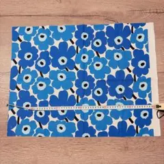 マリメッコ　コットン生地 約47cm x 59cm