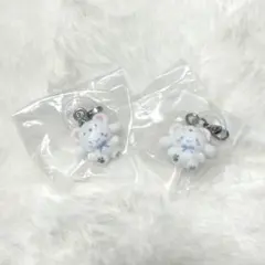 サンリオ　めじるしアクセサリー　ガチャ　ふわふわスノー　シナモン　2個