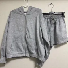 グレー スウェット　セットアップ Mサイズ　ルームウェア　部屋着　韓国　半ズボンのサムネイル