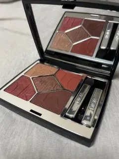 Dior サンククルール クチュール アイシャドウ 683 ルージュサーガ