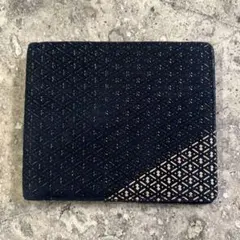 【使用感あり】印傳屋 インデンヤ 二つ折り財布 鹿革 漆 紺×白 和柄のサムネイル