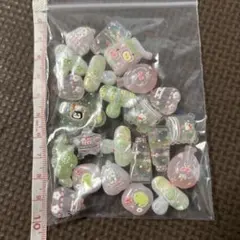 ハンドメードパーツ　プラスチックビーズ 約40個セット キャラクター・花柄
