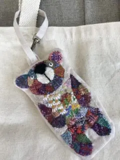 ダーニング刺繍　熊　メガネ入れ　ヒモ付