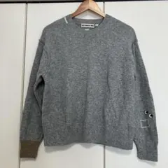 ユニクロ×ANYA HINDMARCH プレミアムラムクルーネックセーター