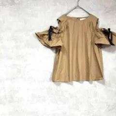 ペルルペッシュ　綿100%　日本製　ブラウス　肩開き　リボン　フリル　茶色　春夏のサムネイル