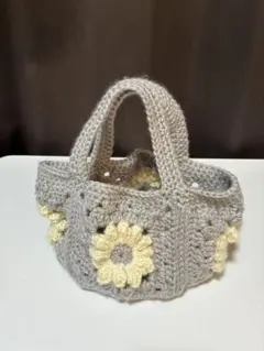 デイジーフラワーモチーフのバッグ