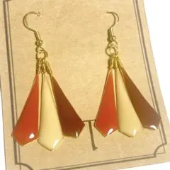 揺れる オレンジ 白 茶 レジン３色ピアス ハンドメイド イヤリング変更可能