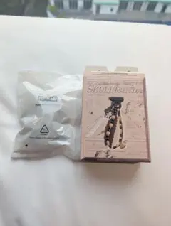 スカルパンダPhone Lanyard Beneath Flying Eaves