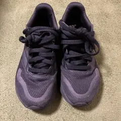 adidas スニーカー