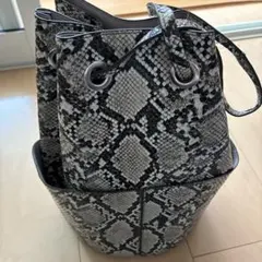 ヘビ柄ショルダーバッグ 中型
