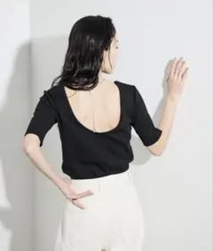 カップ付き バックオープン Tシャツのサムネイル