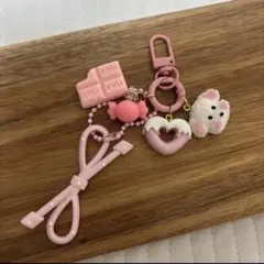 じゃらじゃらキーホルダー　ふわふわ犬　ストロベリー