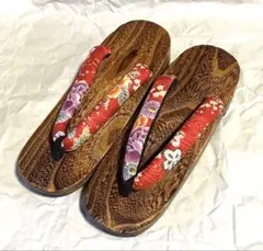赤い花の木製下駄 - メルカリ