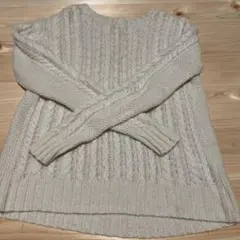 アイボリー ケーブル編みニットセーター S