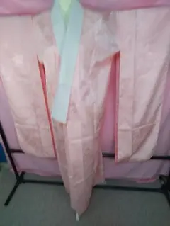 振り袖用.長襦袢.丸洗い{手洗い}できる.未使用近い.薄いピンク 花柄