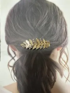 葉っぱバレッタ　クリスタルビジュー　半円パール