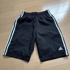 adidas スリーライン　ハーフパンツ 140/57 黒