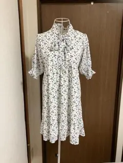 WEGO 極美品　リボン付き　花柄半袖ミニワンピースのサムネイル