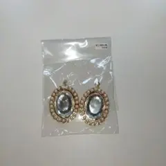 オーバル型ピアス