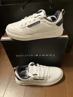 新品未使用　TOMMY HILFIGER スニーカー ホワイト　23のサムネイル