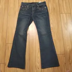 インタープラネット スタッズ付き ブーツカットデニム パンツ
