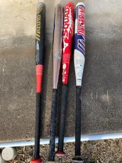 野球バット4本とキャッチャー用具セットのサムネイル