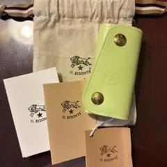 ふーちゃん様専用IL BISONTE キーケース ロゴプリント - メルカリ