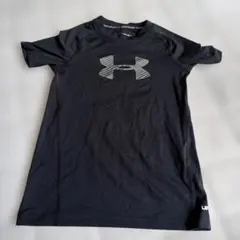 Under Armour YSM 130cm ブラック　アンダーシャツ