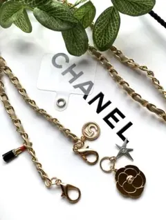 CHANEL_2025.ホリデー限定_カメリアチャーム_＆ ショルダーストラップ