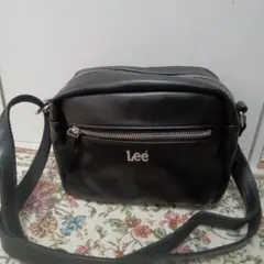 Lee ショルダーバッグ 黒 合成皮革　サコッシュバッグ　レザー