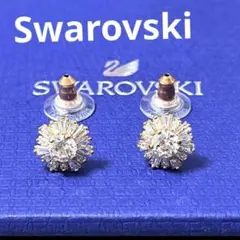 SWAROVSKI Tough スタッド フラワーピアス - メルカリ